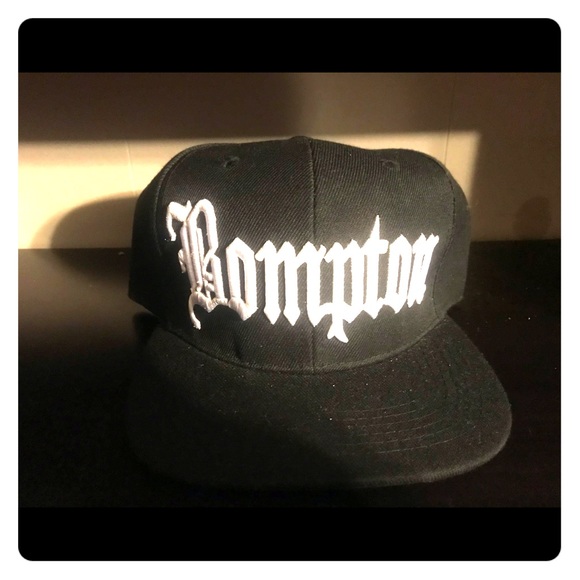 bundle of snapback hats